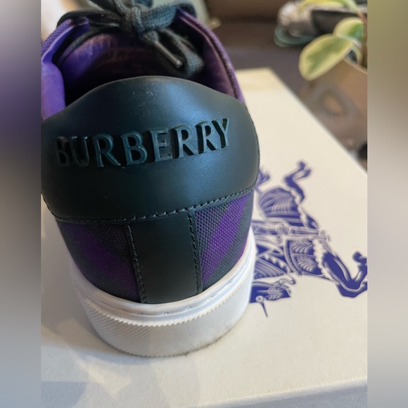 Burberry Royal IP CHK sneaker36.5Gently worn.Comes with original dust bag& box. - Picture 2 of 5